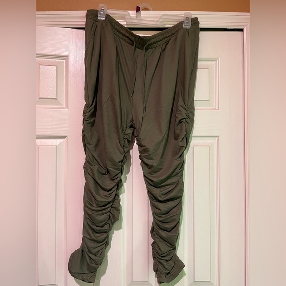 Army green stacked pants - Picture 3 of 4